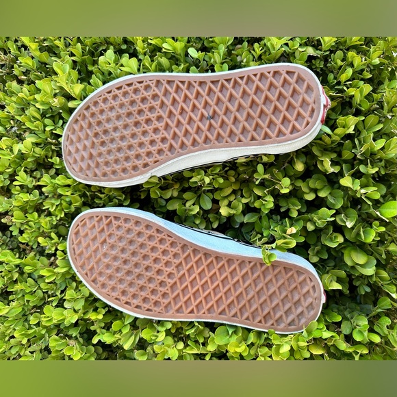 VANS size 6.5 women animal print preowned great condition - Picture 2 of 4